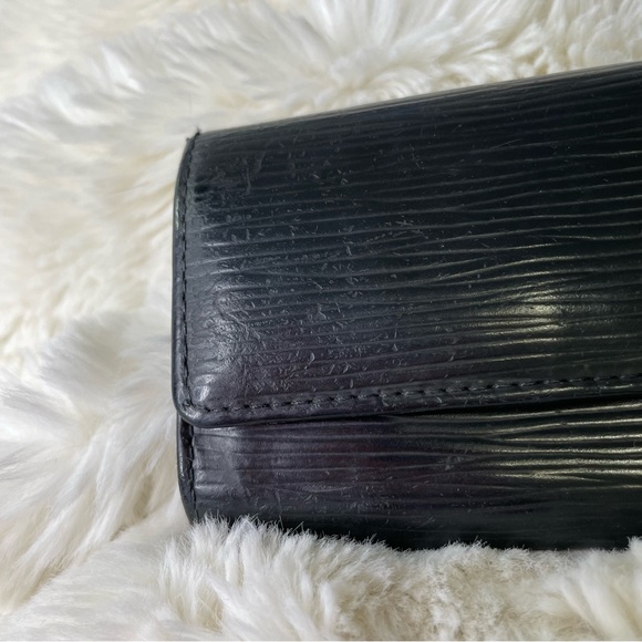 Louis Vuitton Black Epi 6-key wallet - Picture 4 of 16